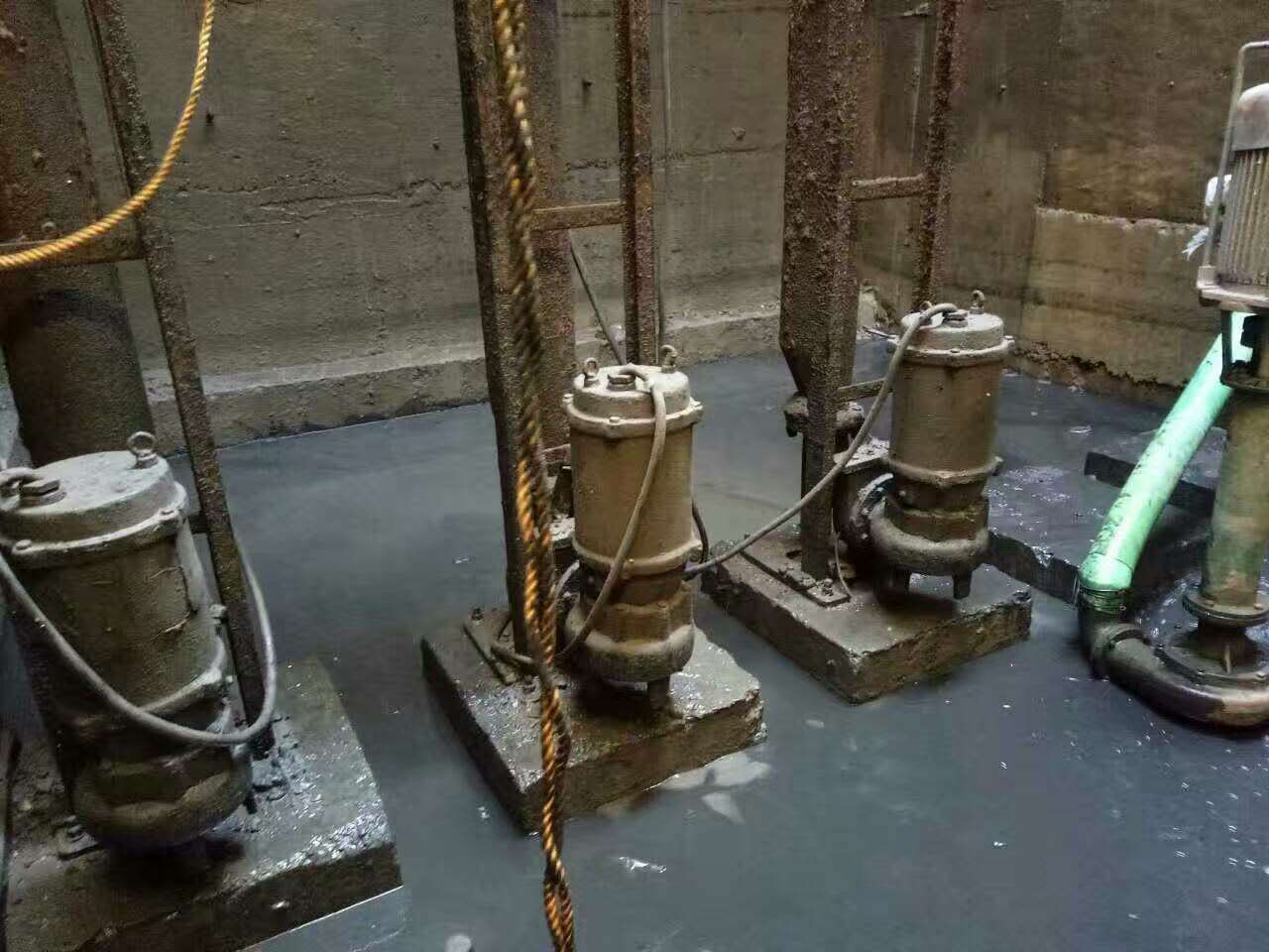 湘东污水池清理